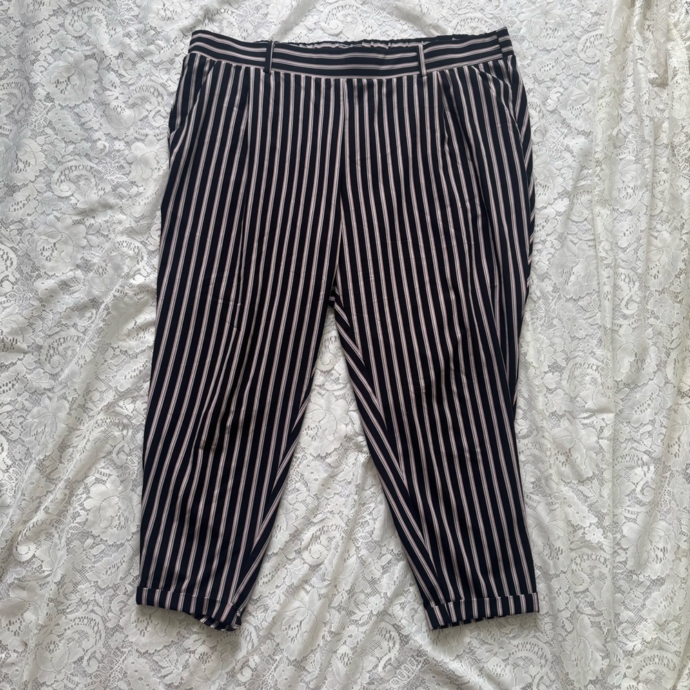 Torrid Women’s Black & Pink Pinstripe Ponte Paperbag Waist Tapered Pant Size 3